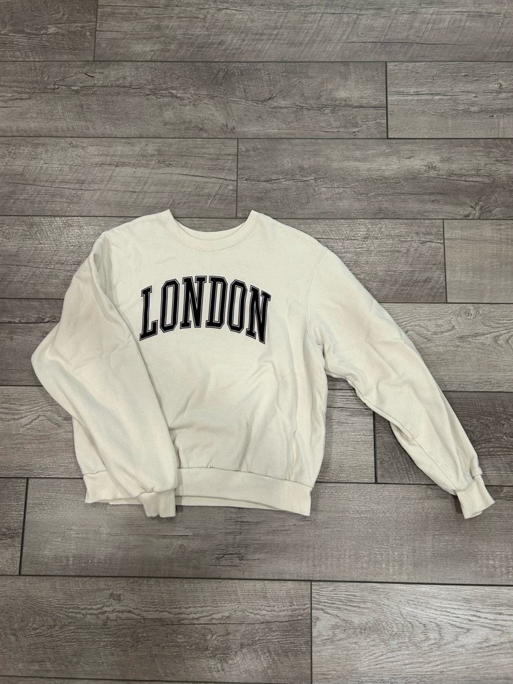 Hollister Cream London Graphic Crewneck Sweatshirt